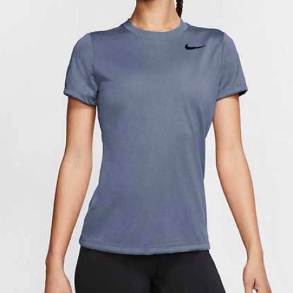 ⚡️ 3/$20 ⚡️ Nike • Women’s dri-fit tee
